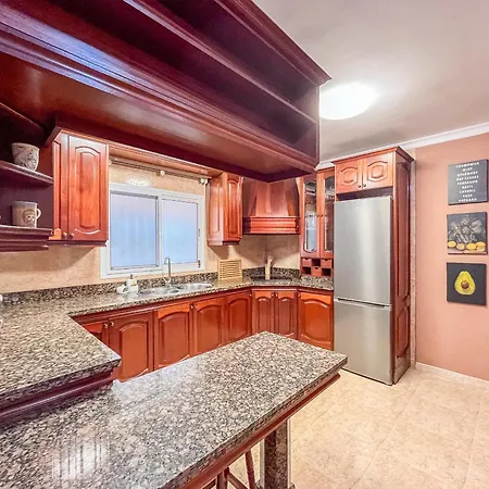 The Red House - 3br With Private Terrace Semesterbostad