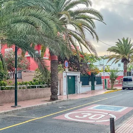 The Red House - 3br With Private Terrace Semesterbostad